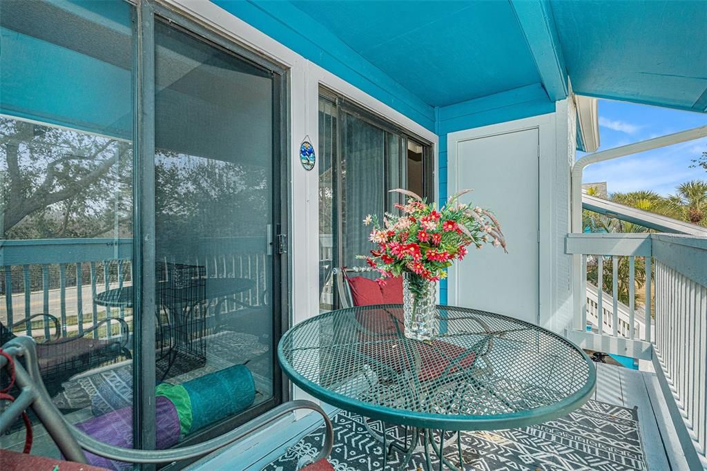 Active With Contract: $167,000 (2 beds, 2 baths, 898 Square Feet)