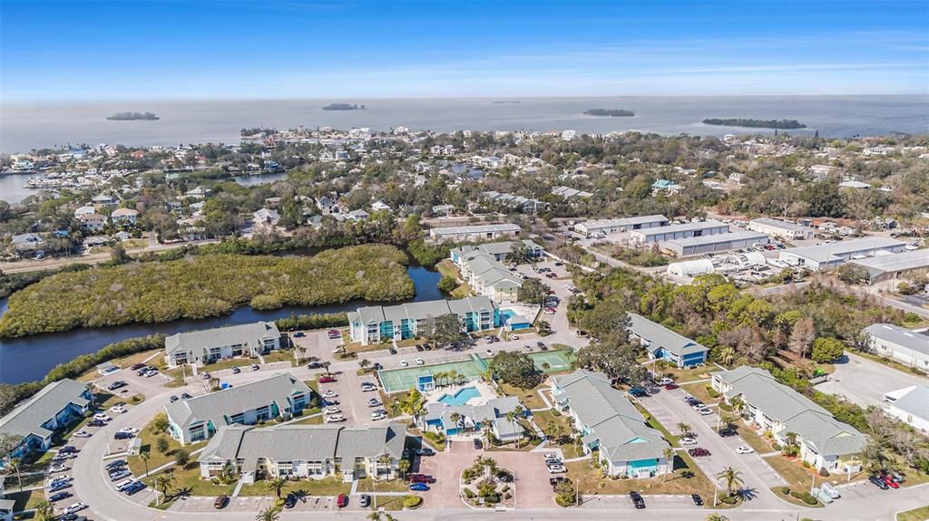 Active With Contract: $167,000 (2 beds, 2 baths, 898 Square Feet)