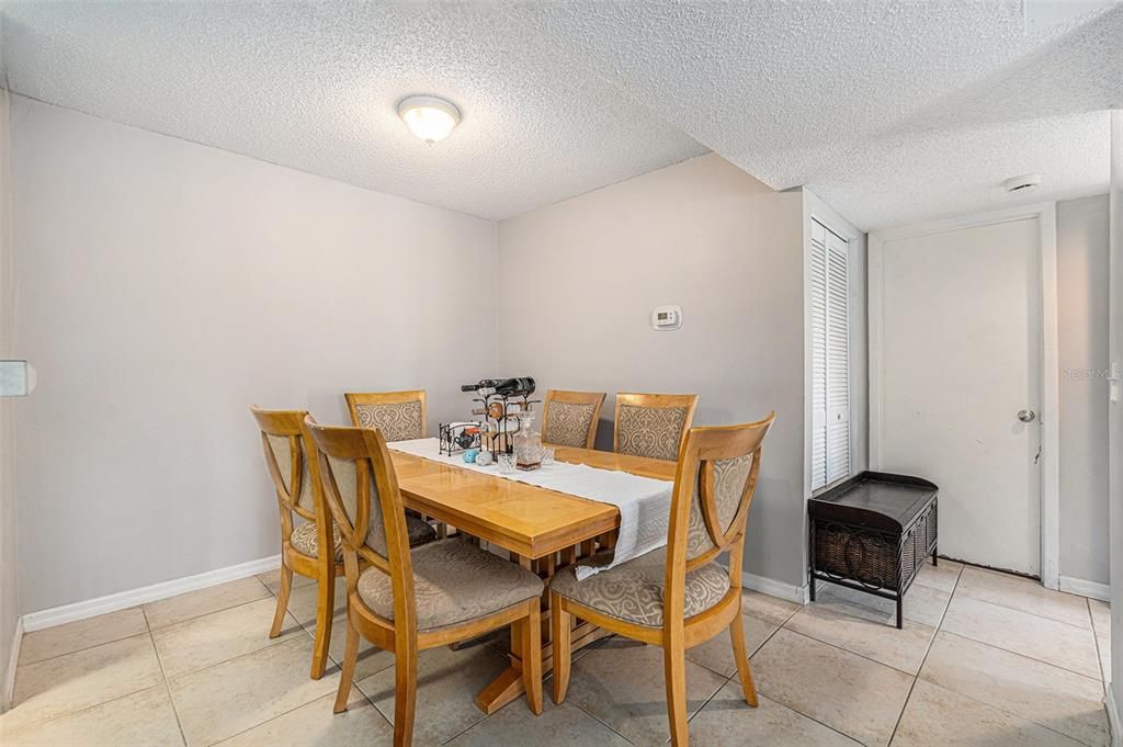 Active With Contract: $167,000 (2 beds, 2 baths, 898 Square Feet)