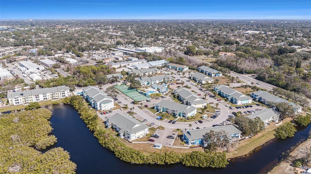 Active With Contract: $167,000 (2 beds, 2 baths, 898 Square Feet)