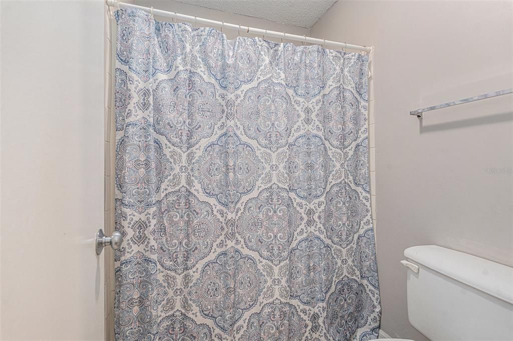 Active With Contract: $167,000 (2 beds, 2 baths, 898 Square Feet)