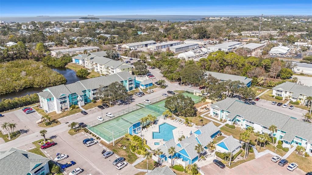 Active With Contract: $167,000 (2 beds, 2 baths, 898 Square Feet)