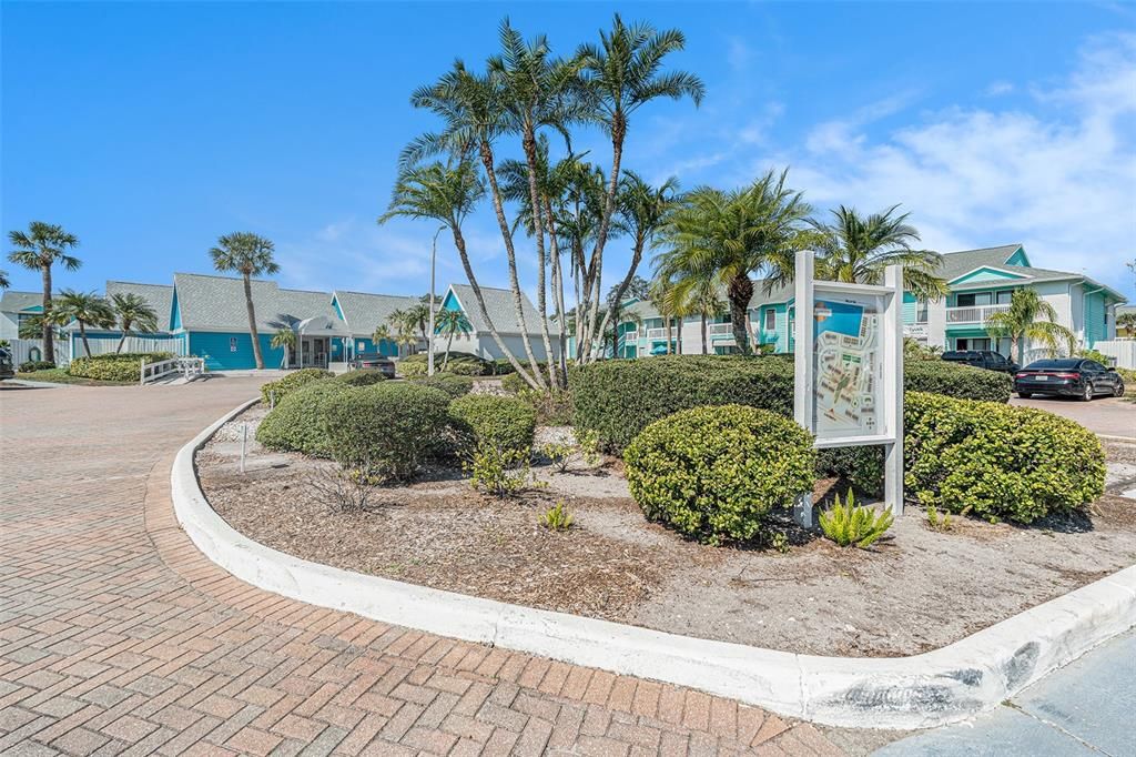 Active With Contract: $167,000 (2 beds, 2 baths, 898 Square Feet)