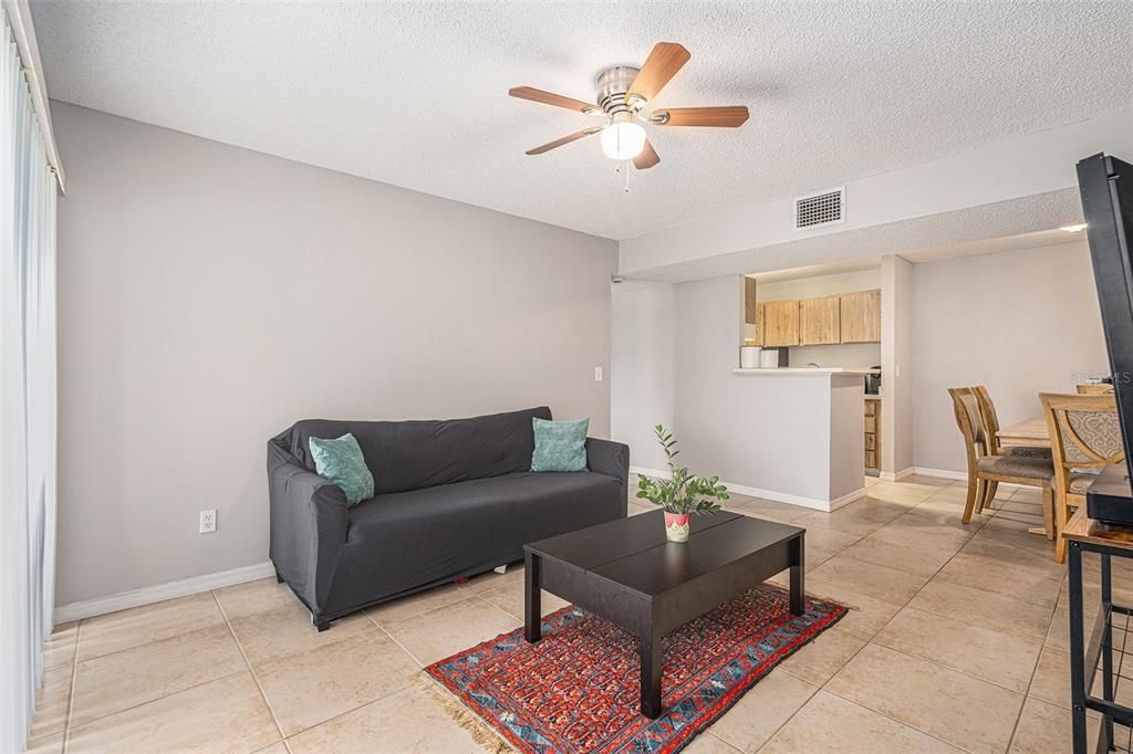 Active With Contract: $167,000 (2 beds, 2 baths, 898 Square Feet)