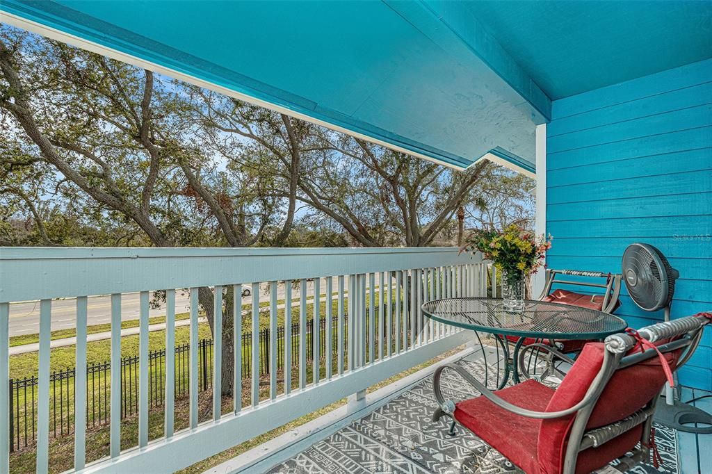 Active With Contract: $167,000 (2 beds, 2 baths, 898 Square Feet)