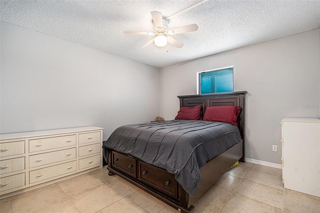 Active With Contract: $167,000 (2 beds, 2 baths, 898 Square Feet)