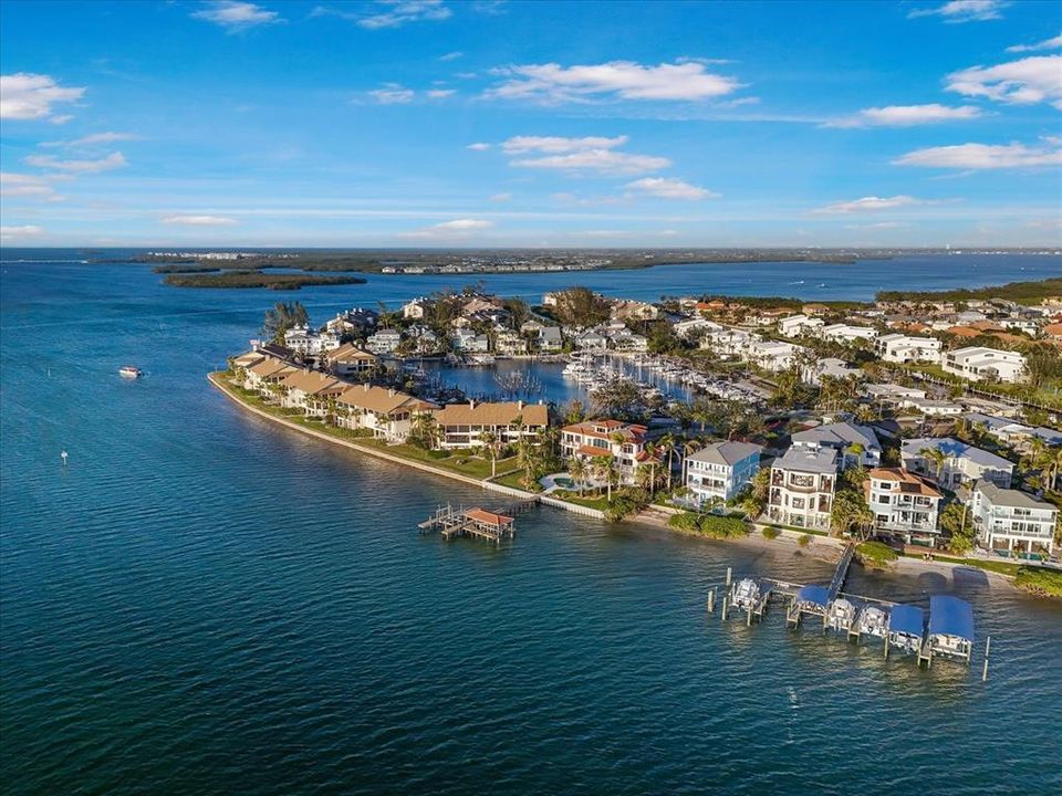 En Venta: $3,399,000 (4 camas, 3 baños, 2798 Pies cuadrados)