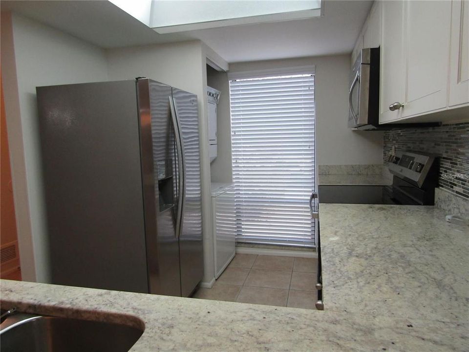 Activo con contrato: $1,600 (1 camas, 1 baños, 789 Pies cuadrados)