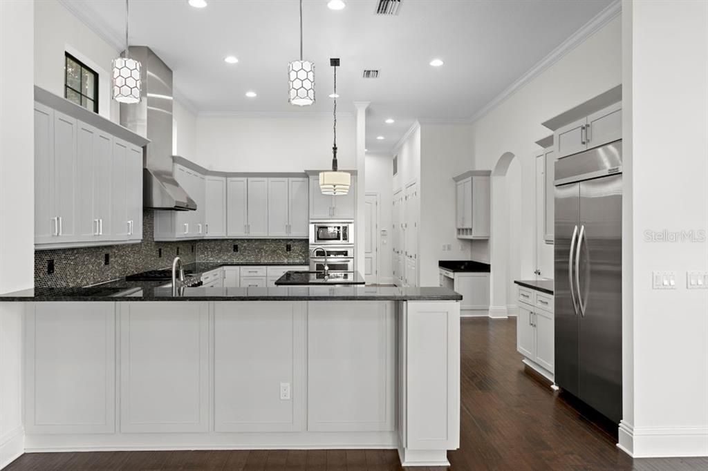 Active With Contract: $1,995,000 (5 beds, 4 baths, 6184 Square Feet)