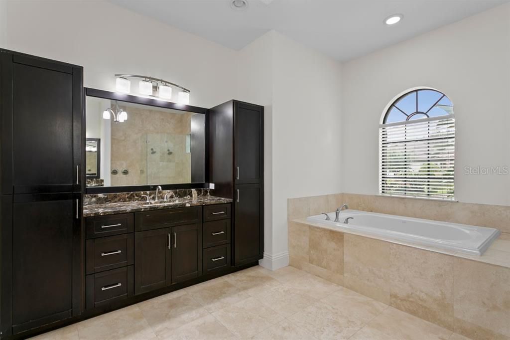 Active With Contract: $1,995,000 (5 beds, 4 baths, 6184 Square Feet)