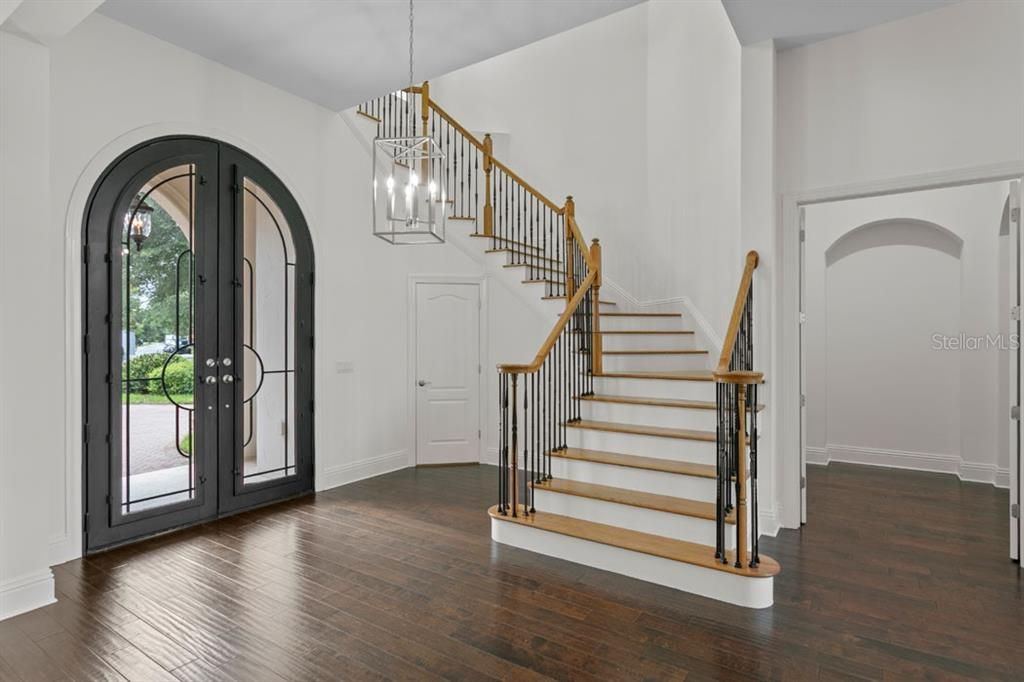 Active With Contract: $1,995,000 (5 beds, 4 baths, 6184 Square Feet)