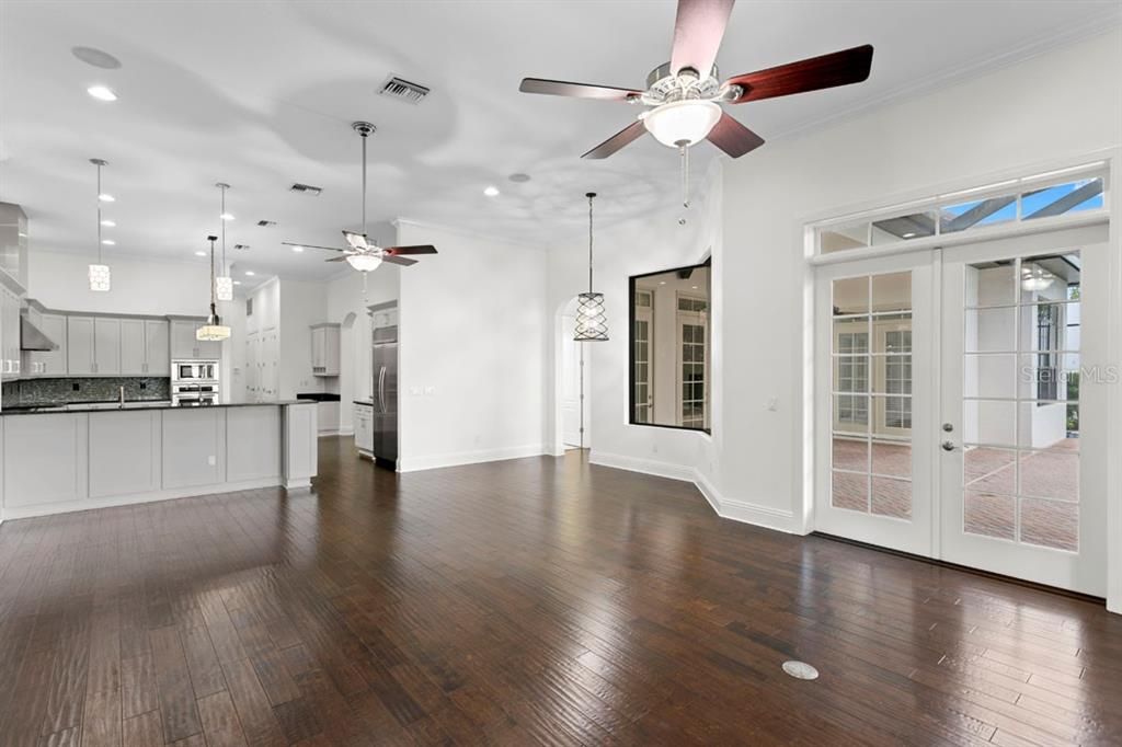 Active With Contract: $1,995,000 (5 beds, 4 baths, 6184 Square Feet)