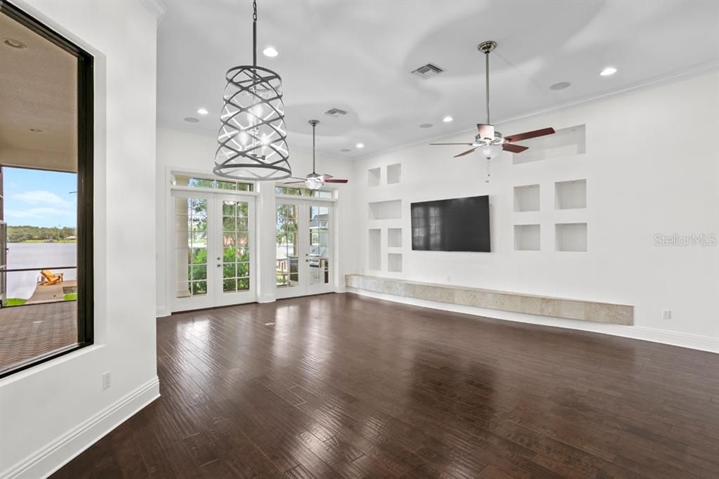 Active With Contract: $1,995,000 (5 beds, 4 baths, 6184 Square Feet)