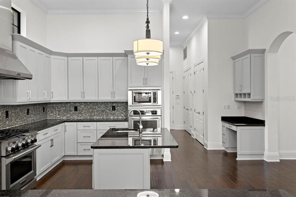 Active With Contract: $1,995,000 (5 beds, 4 baths, 6184 Square Feet)