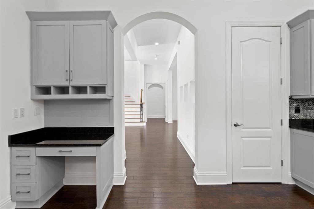 Active With Contract: $1,995,000 (5 beds, 4 baths, 6184 Square Feet)