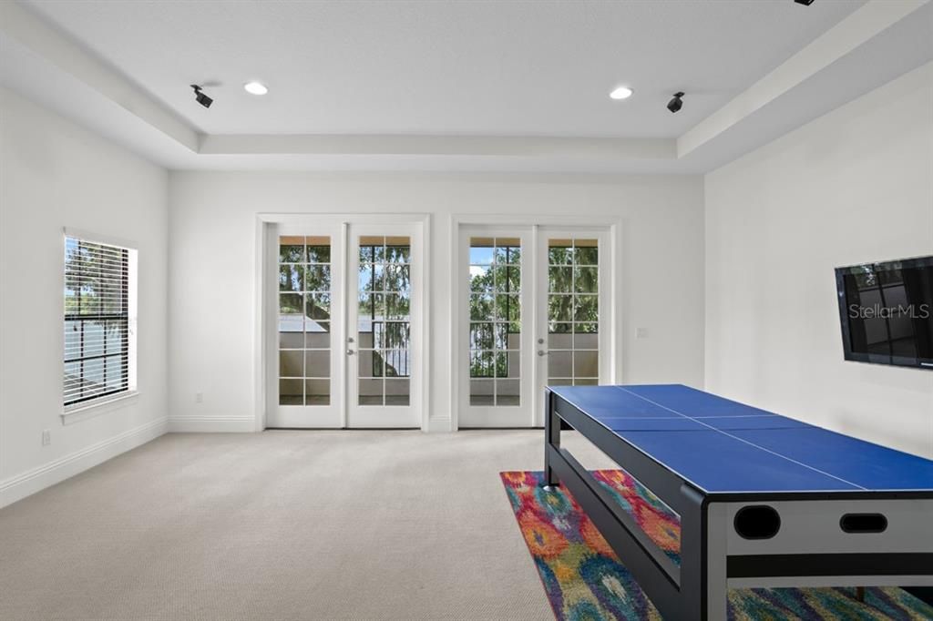 Active With Contract: $1,995,000 (5 beds, 4 baths, 6184 Square Feet)