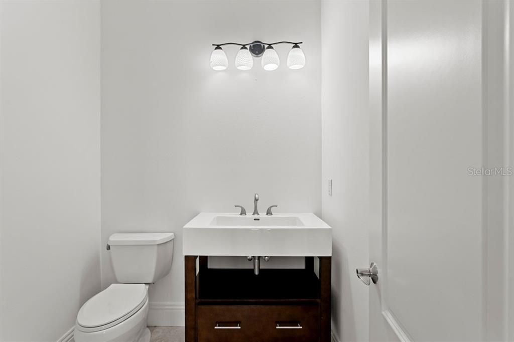 Active With Contract: $1,995,000 (5 beds, 4 baths, 6184 Square Feet)