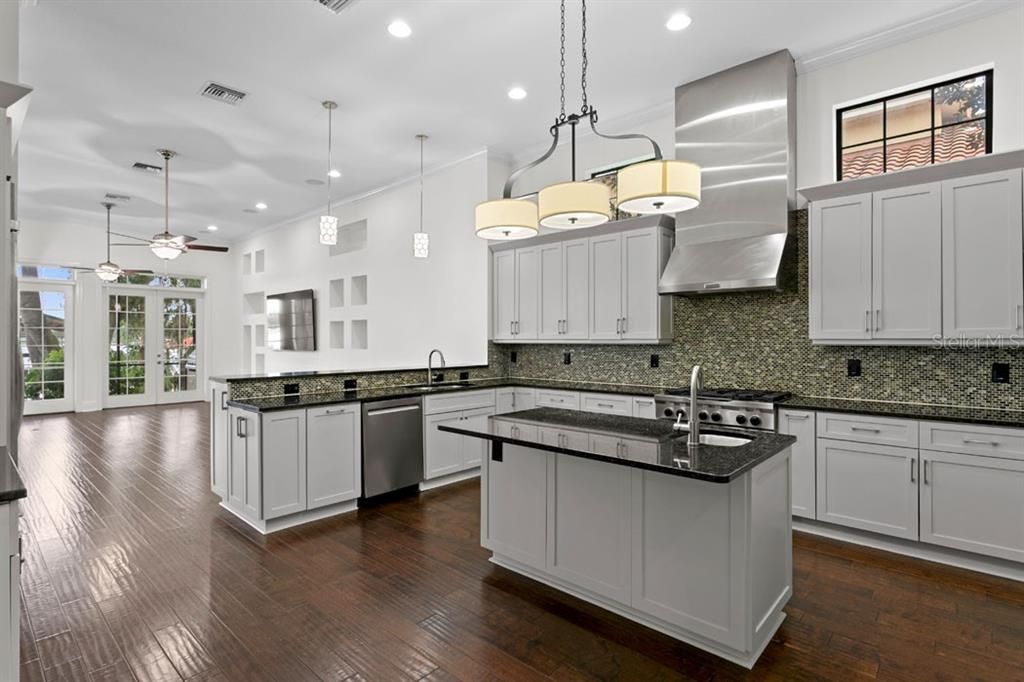 Active With Contract: $1,995,000 (5 beds, 4 baths, 6184 Square Feet)