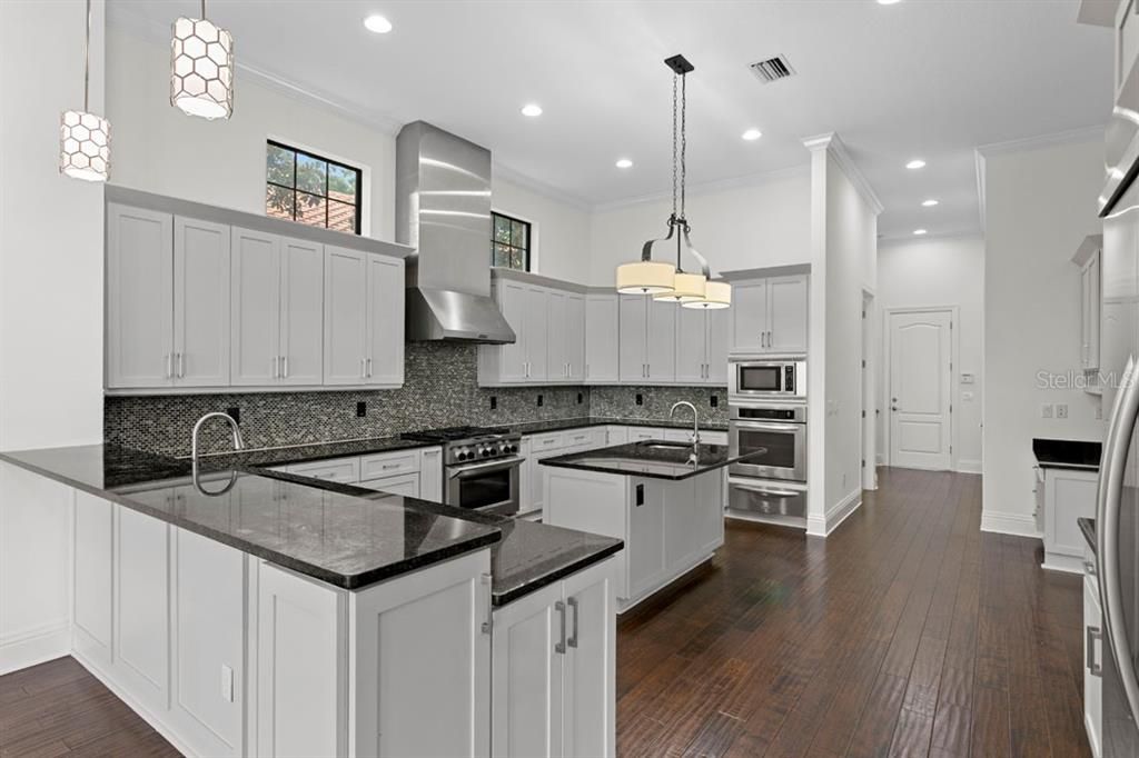 Active With Contract: $1,995,000 (5 beds, 4 baths, 6184 Square Feet)