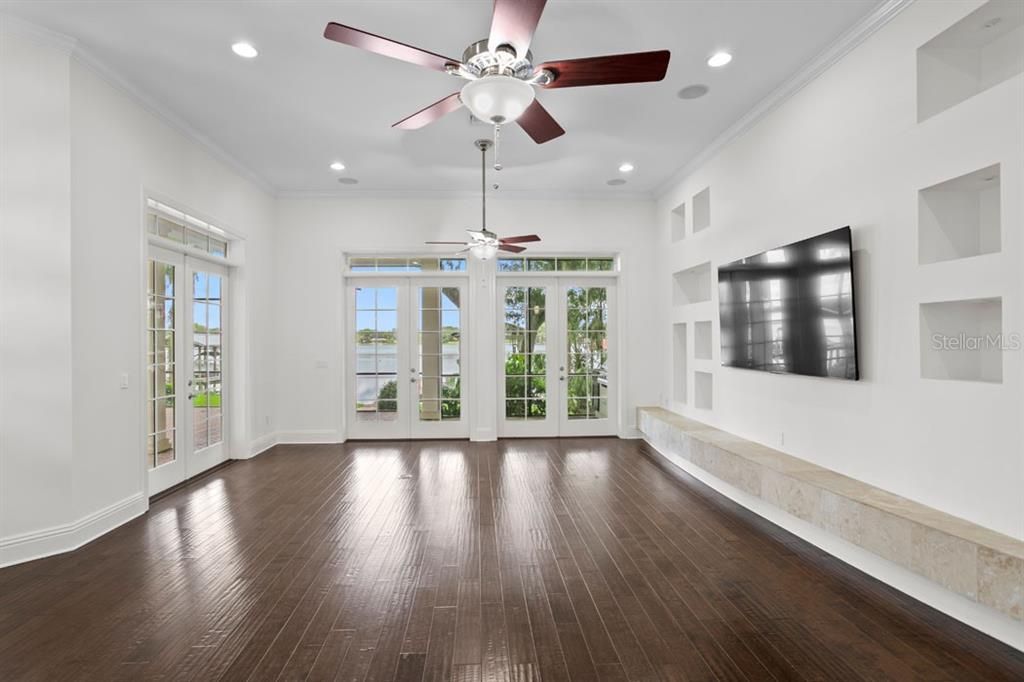 Active With Contract: $1,995,000 (5 beds, 4 baths, 6184 Square Feet)