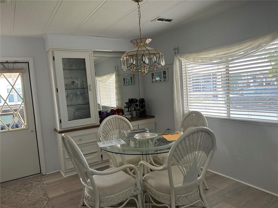 Activo con contrato: $163,900 (2 camas, 2 baños, 1056 Pies cuadrados)