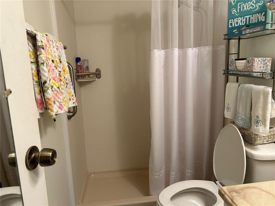 Activo con contrato: $163,900 (2 camas, 2 baños, 1056 Pies cuadrados)