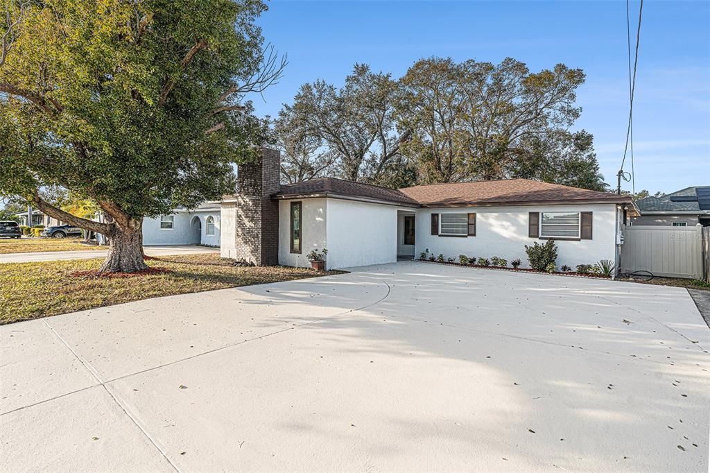 Recently Sold: $469,900 (3 beds, 2 baths, 1724 Square Feet)