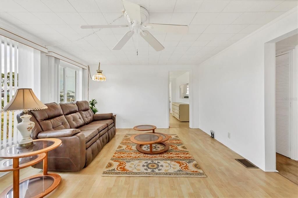 待售: $99,000 (2 贝兹, 2 浴室, 903 平方英尺)