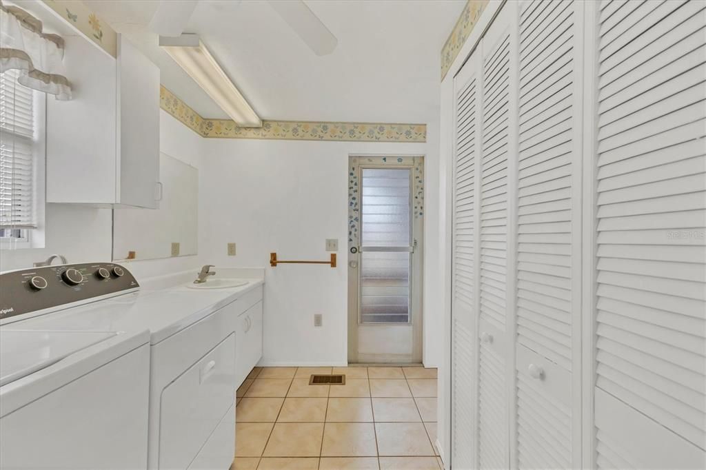 待售: $99,000 (2 贝兹, 2 浴室, 903 平方英尺)