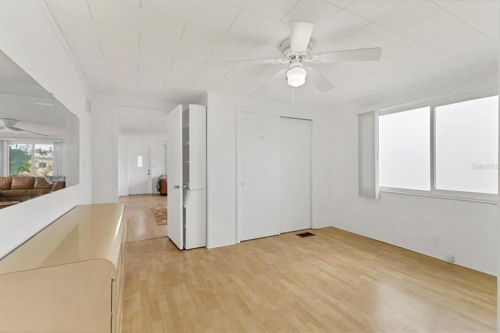 待售: $99,000 (2 贝兹, 2 浴室, 903 平方英尺)