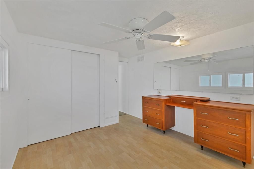 待售: $99,000 (2 贝兹, 2 浴室, 903 平方英尺)