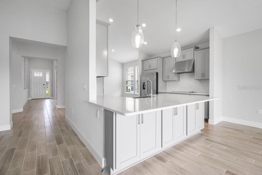 Activo con contrato: $399,990 (3 camas, 2 baños, 2055 Pies cuadrados)