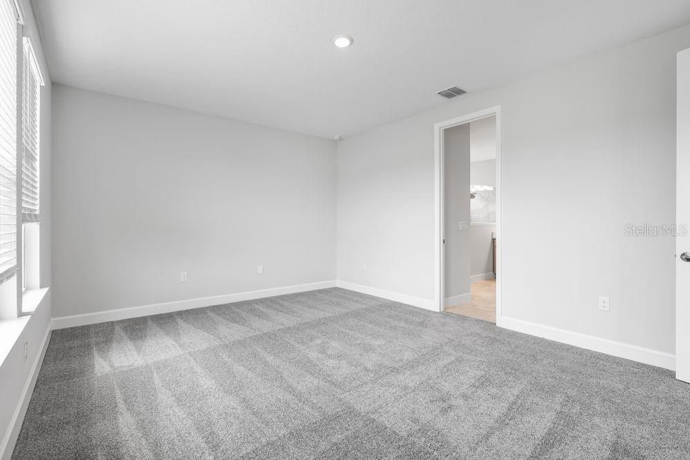 Activo con contrato: $399,990 (3 camas, 2 baños, 2055 Pies cuadrados)