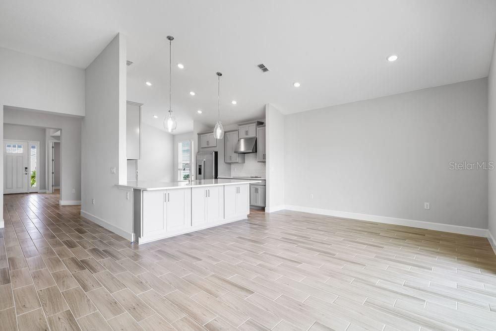 Activo con contrato: $399,990 (3 camas, 2 baños, 2055 Pies cuadrados)