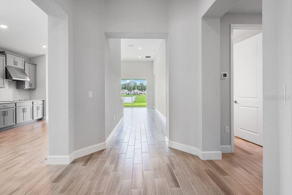 Activo con contrato: $399,990 (3 camas, 2 baños, 2055 Pies cuadrados)