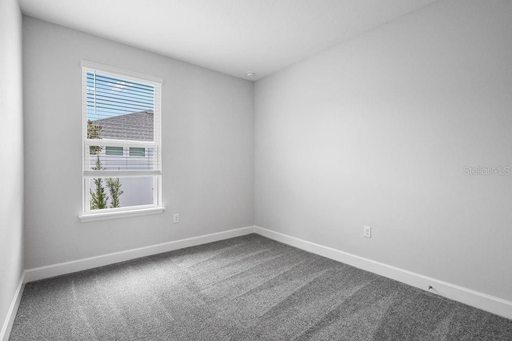 Activo con contrato: $399,990 (3 camas, 2 baños, 2055 Pies cuadrados)