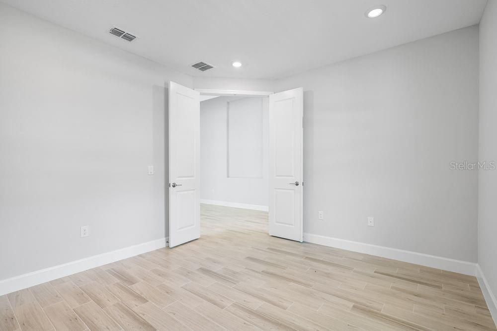 Activo con contrato: $399,990 (3 camas, 2 baños, 2055 Pies cuadrados)