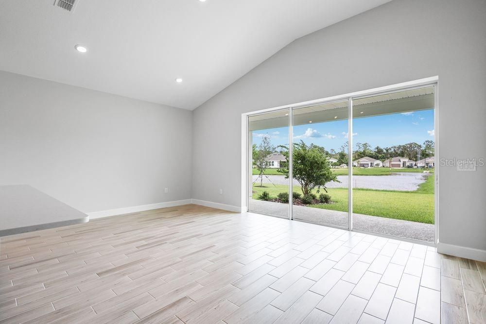 Activo con contrato: $399,990 (3 camas, 2 baños, 2055 Pies cuadrados)