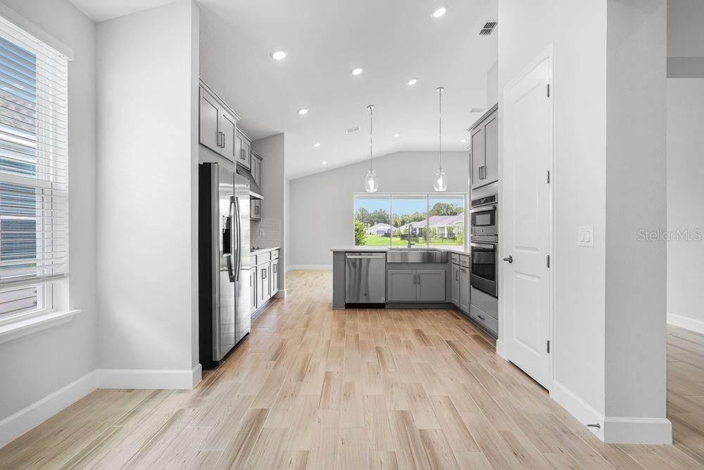 Activo con contrato: $399,990 (3 camas, 2 baños, 2055 Pies cuadrados)