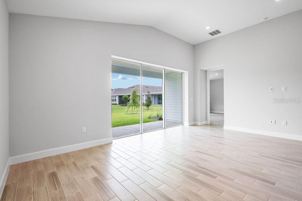 Activo con contrato: $399,990 (3 camas, 2 baños, 2055 Pies cuadrados)