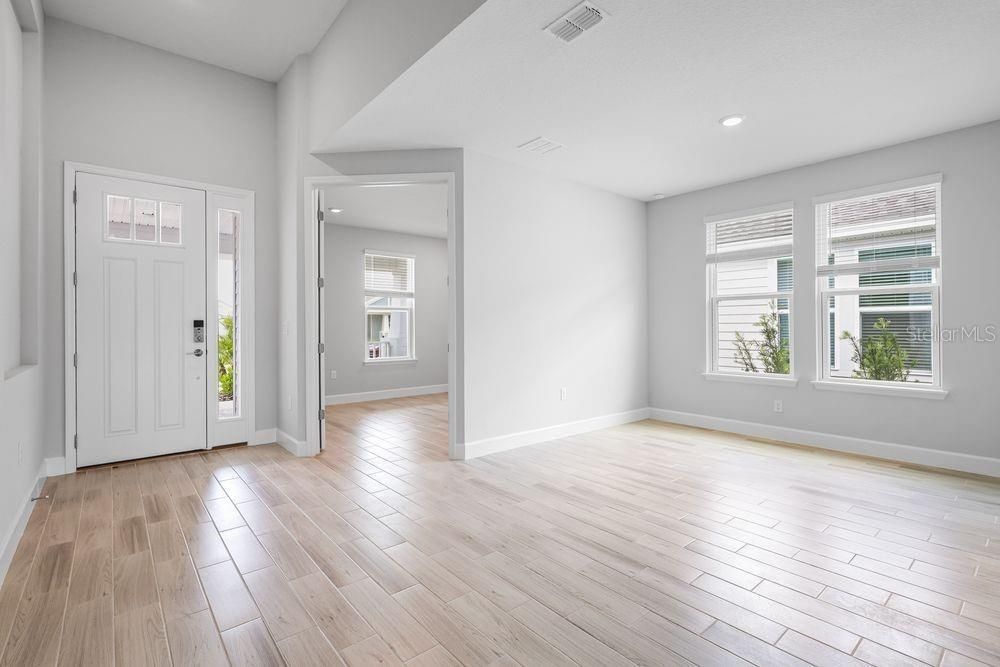 Activo con contrato: $399,990 (3 camas, 2 baños, 2055 Pies cuadrados)