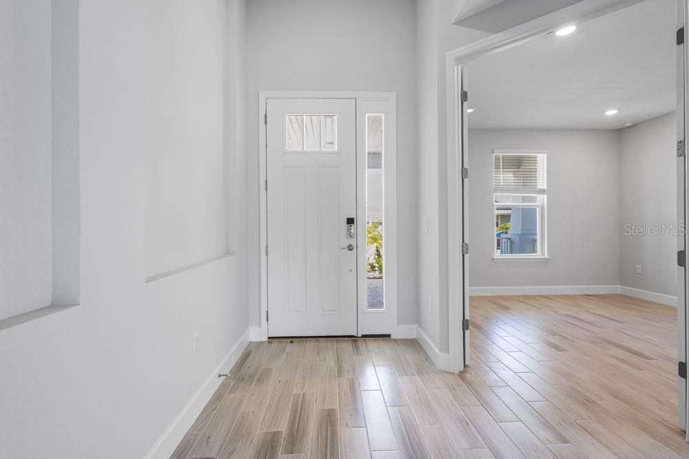 Activo con contrato: $399,990 (3 camas, 2 baños, 2055 Pies cuadrados)