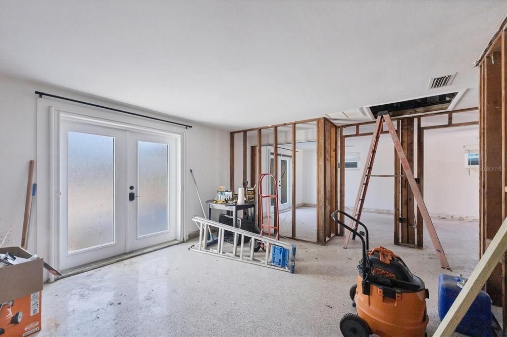 合同活跃: $489,000 (3 贝兹, 2 浴室, 1160 平方英尺)