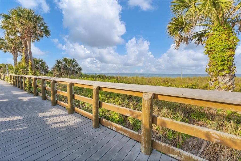 合同活跃: $489,000 (3 贝兹, 2 浴室, 1160 平方英尺)