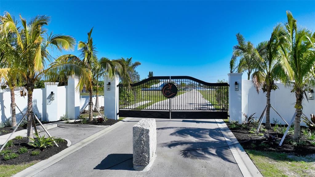 Active With Contract: $1,595,000 (3 beds, 3 baths, 2301 Square Feet)