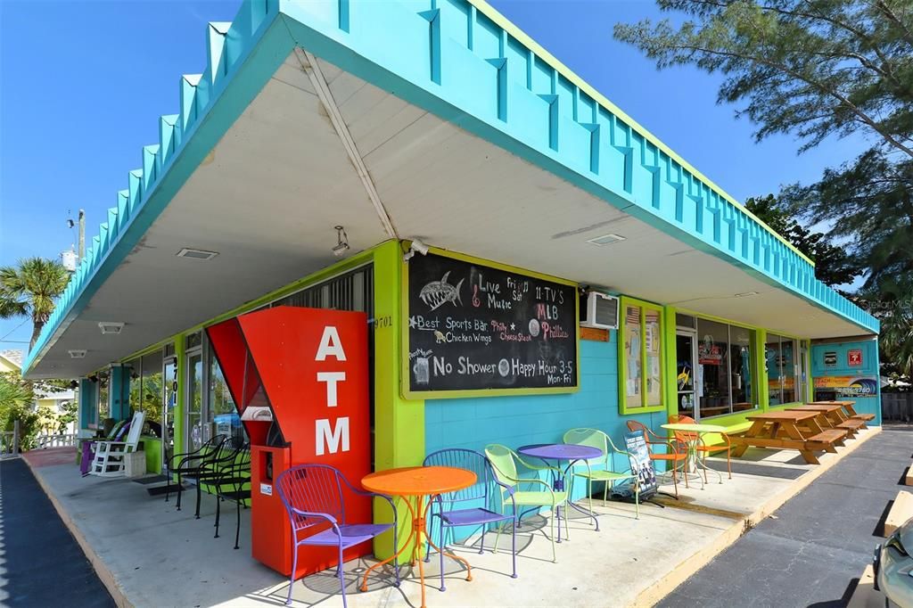 Active With Contract: $1,595,000 (3 beds, 3 baths, 2301 Square Feet)