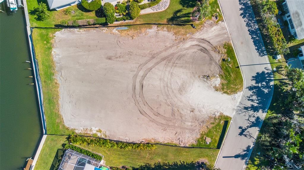 待售: $1,649,000 (0.43 acres)