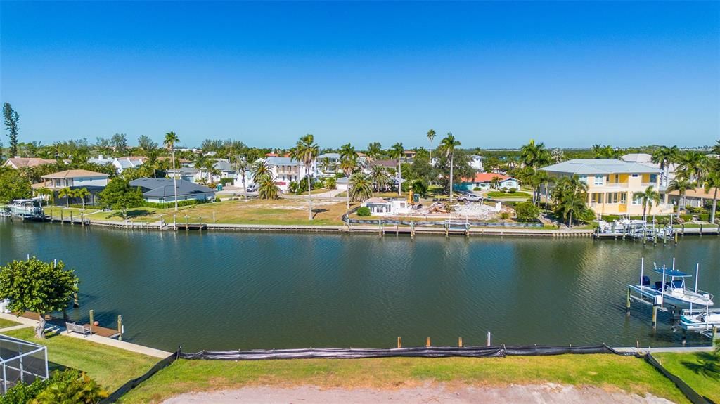 待售: $1,649,000 (0.43 acres)