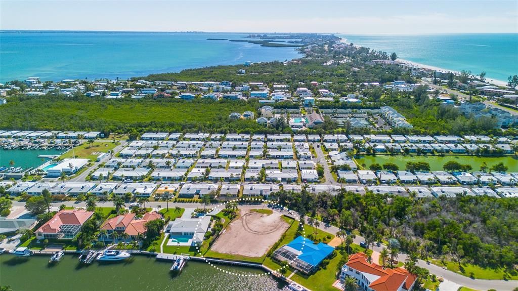 待售: $1,649,000 (0.43 acres)