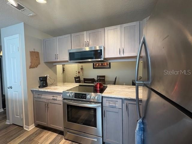 Под контрактом: $2,900 (2 спален, 2 ванн, 1245 Квадратных фут)